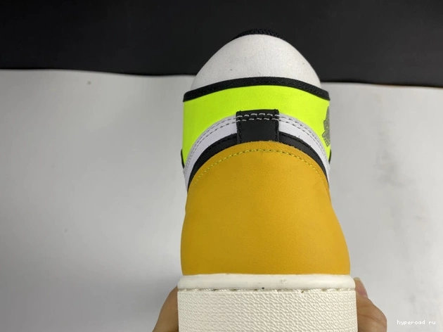 OG 'VOLT GOLD' 1 RETRO JORDAN 555088-118 AIR HIGH 0811